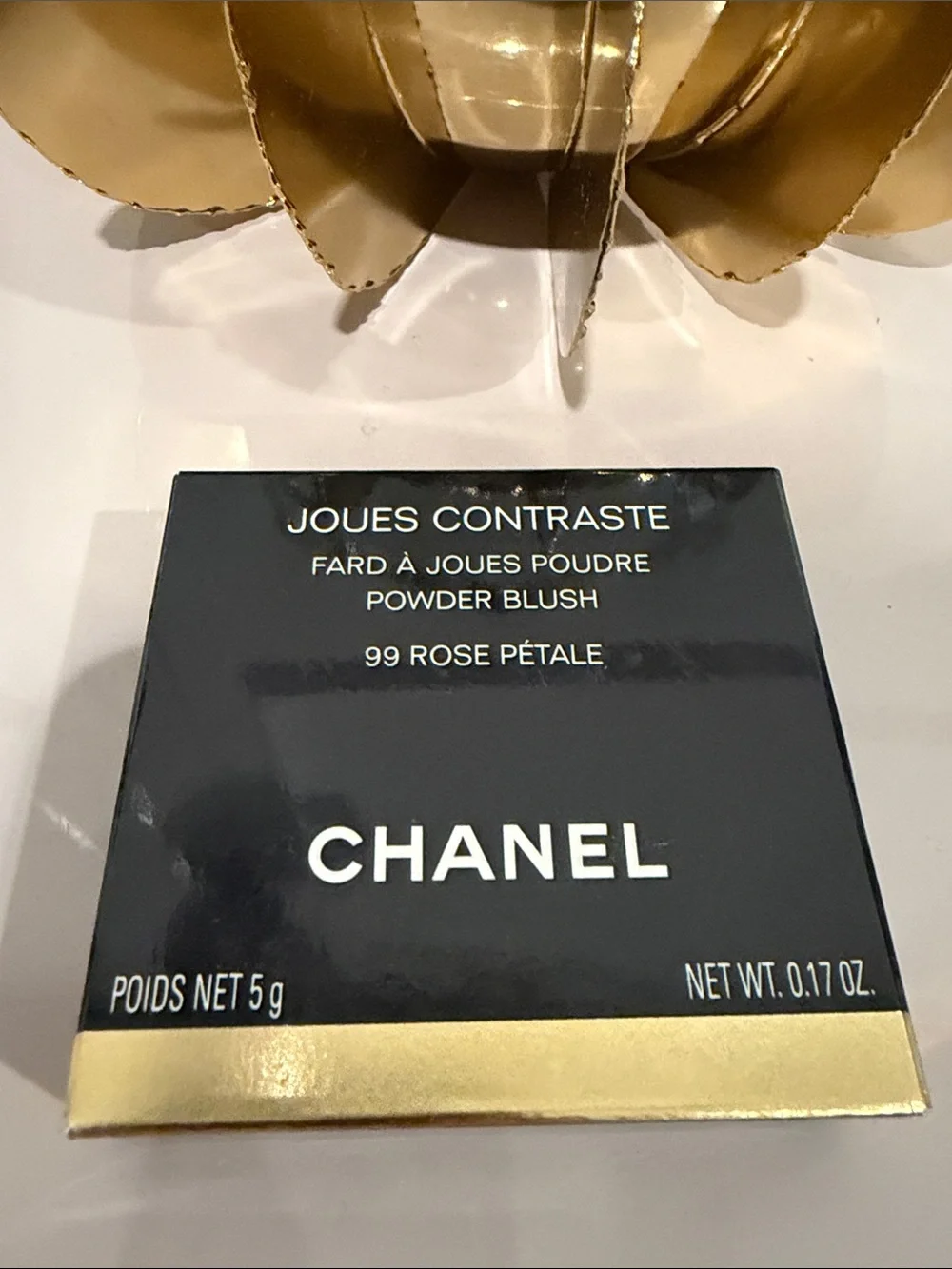 CHANEL Joues Contraste Powder Blush 99 Rose Pétale - Coral Pink